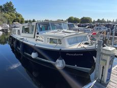 33ft Lytham Discovery 2 berth inland cruiser