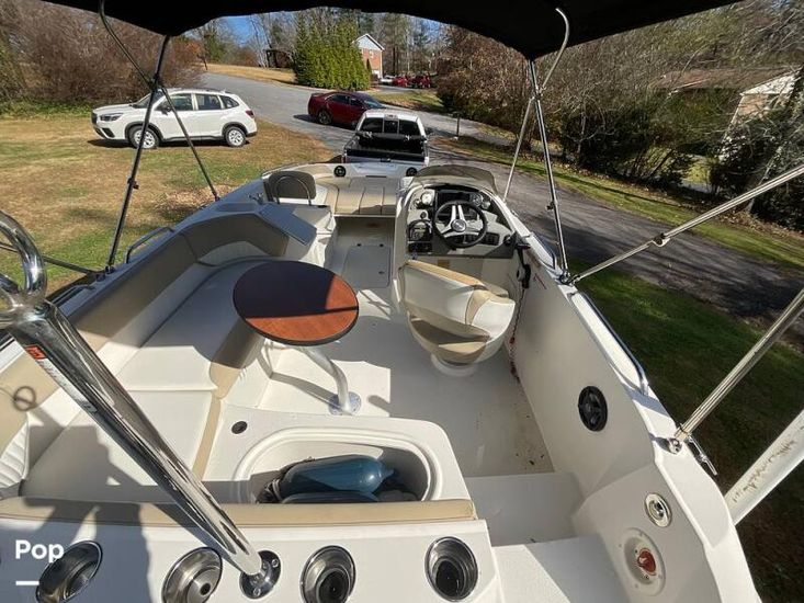 2016 Stingray 212 sc