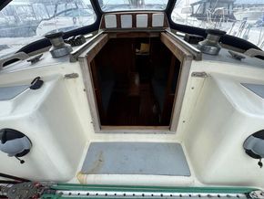 Westerly Fulmar  - Companionway