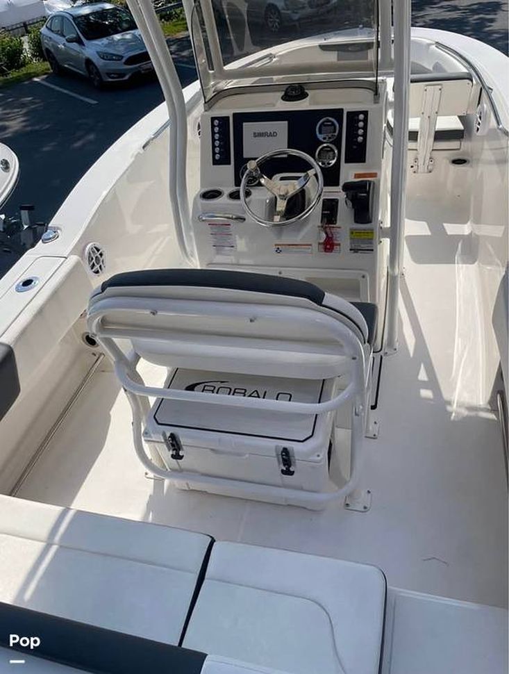 2024 Robalo 202 explorer