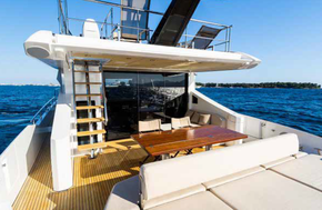 Carine Yachts  - Luxury Yacht Brokerage | AZIMUT 77S 2015 | Photo 4