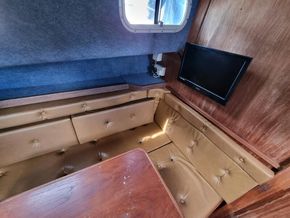 Galley/dining table/double bed