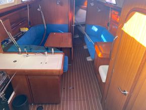 Dufour 40 Performance  - Interior