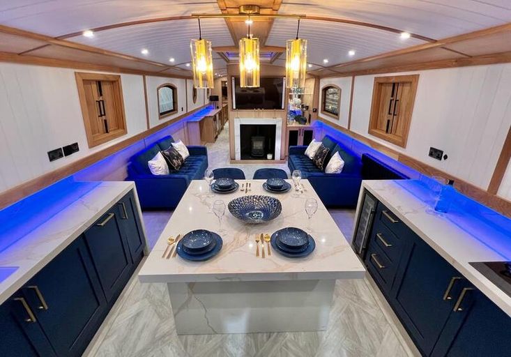 BESPOKE BOAT CO 65ft WIDEBEAM