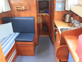 Fisher 30 Motorsailor - Interior