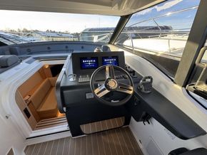 2023 Bavaria SR33 10
