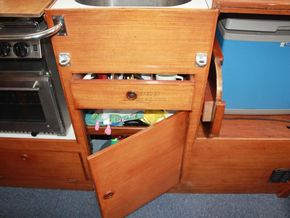 Fisher 30 Motorsailor - Galley