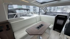 2017 Sealine C330 13