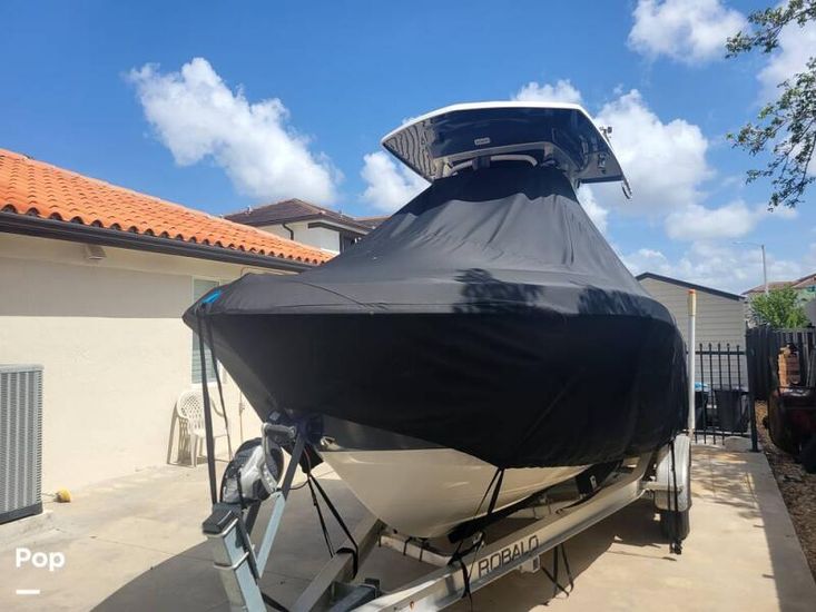 2017 Robalo r 222