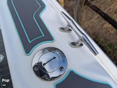 2004 Boston Whaler 240 Outrage