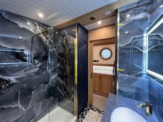 BESPOKE BOAT CO 65ft WIDEBEAM