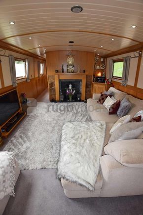 Saloon forward