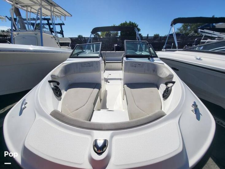 2020 Sea Ray 210 spx