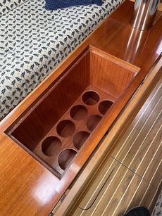 Beautifully maintained Dufour 32 Classic wheel steering shoal draft