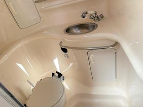 1995 Sea Ray 330 Sundancer 31