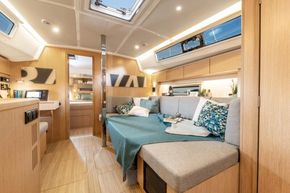 2025 Bavaria C42 21