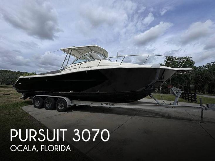 2000 Pursuit 3070 offshore