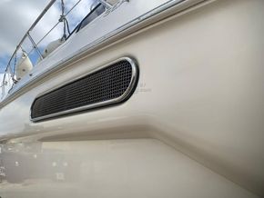 Sealine F37 Bow and Stern Thrusters - Hull Close Up