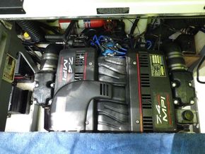Sea Ray 230 Overnighter Motor Boat - Engine