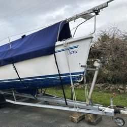 Catalina 250 Sail Boat