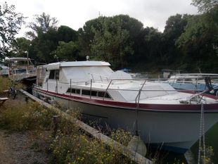 Princess 37 with mooring in South France