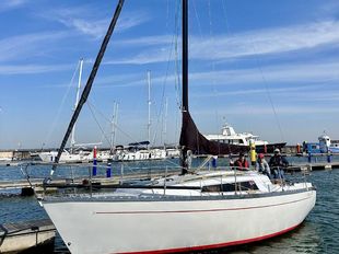 Cobra 850 a great family cruiser 