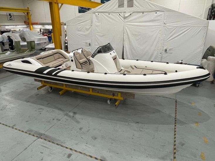 New 2025 Cobra 7.7m
