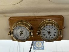 2000 Hardy Marine 32 Commander