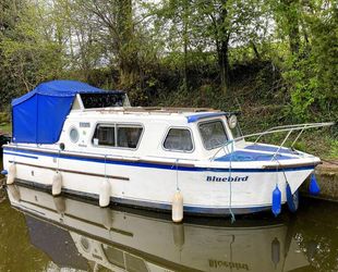 Bluebird-24ft 2 berth Callumcraft GRP motor cruiser.