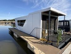 Bluefield Houseboat