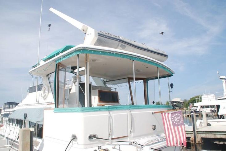 1988 Carver 4207 aft cabin