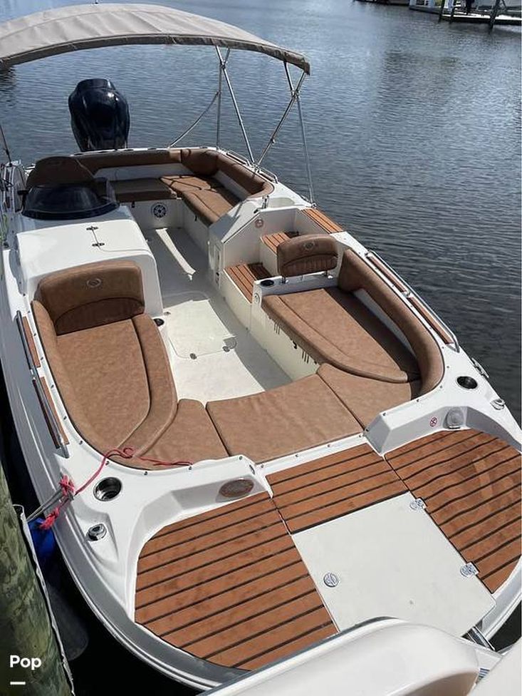 2022 Stingray 212 sc