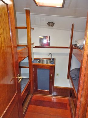 Topzeilschoener, 26 hotelgasten