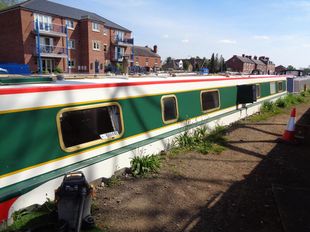 62ft Cruiser stern Narrowboat (WITH REVERSE LAYOUT) built 2004 by Mari