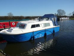 Narrow beam Norman 23 Cruiser