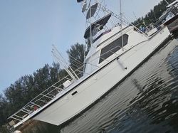 46ft Hatteras with fly-bridge and tower