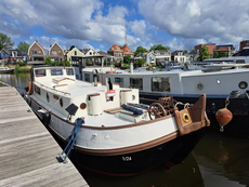 Historical boeieraak tjalk Liveaboard barge   Historische boeieraak t