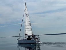 Delphia 29 swing keel yacht