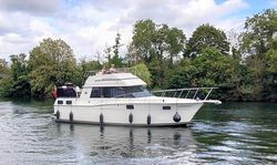 1990 Carver 32 Aft Cabin