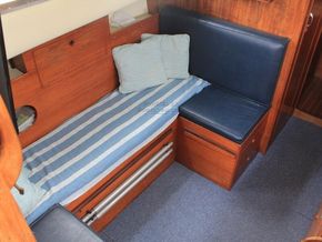 Fisher 30 Motorsailor - Saloon