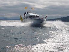 Powels 38 flybridge cruiser
