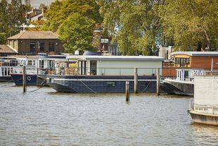 Houseboat to rent in Chelsea