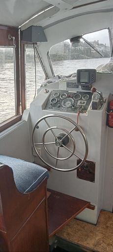 Broom Commander River Cruiser