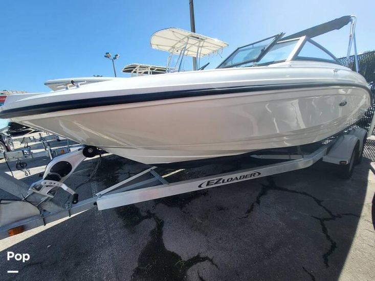 2020 Sea Ray 210 spx