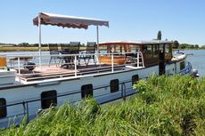 Charming well maintained 26m Luxe Motor fully converted ready to go