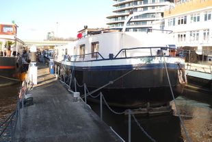38m Spitz with Thames mooring Battersea