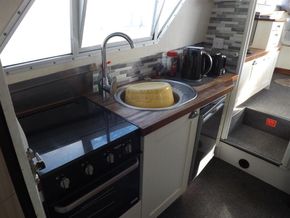 Bourne 35 GRP Cabin Cruiser - Galley