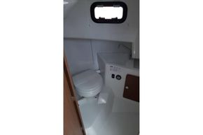 Jeanneau Merry Fisher 795 Sport - toilet compartment