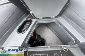 Highfield Sport 520 - bow storage
