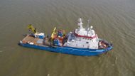 Offshore Service Vessel with Dynamic Positioning